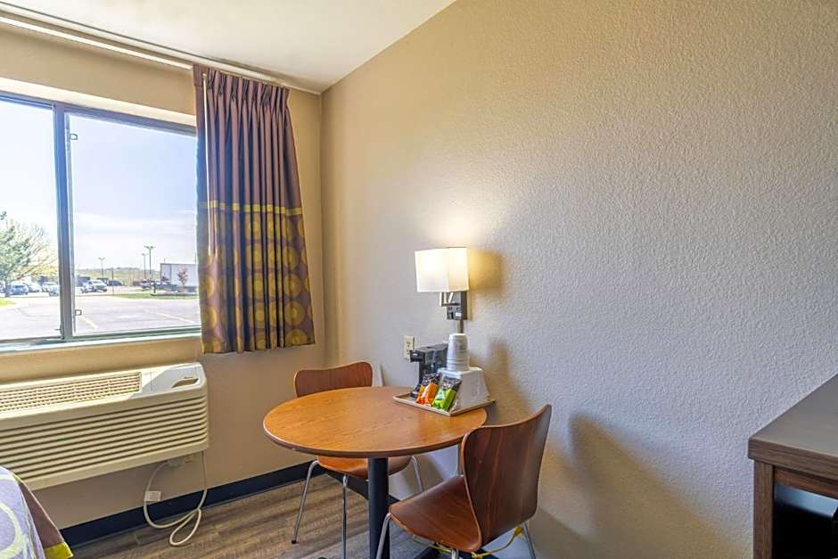 Super 8 by Wyndham Sioux City South