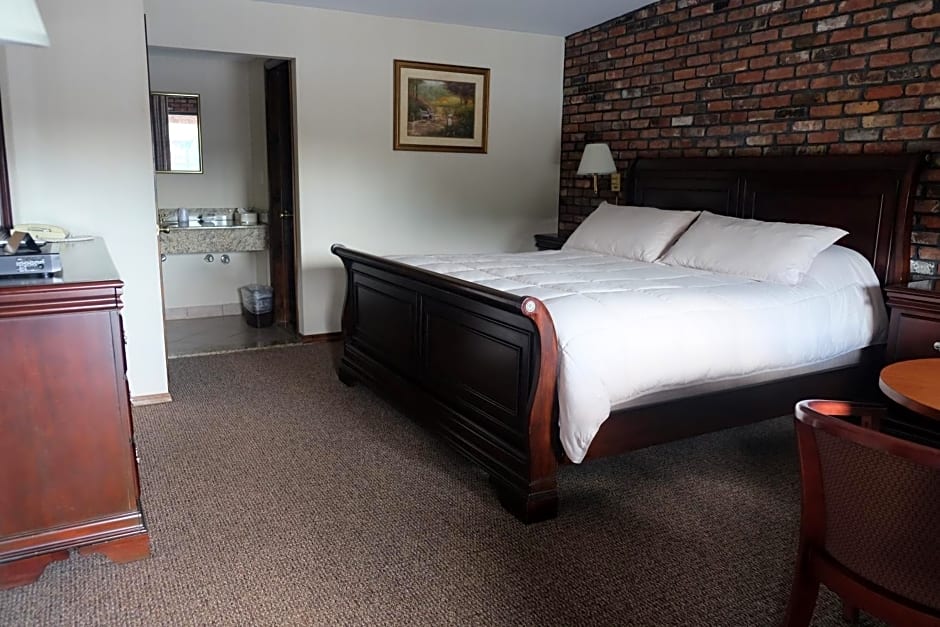 Chalet Inn & Suites