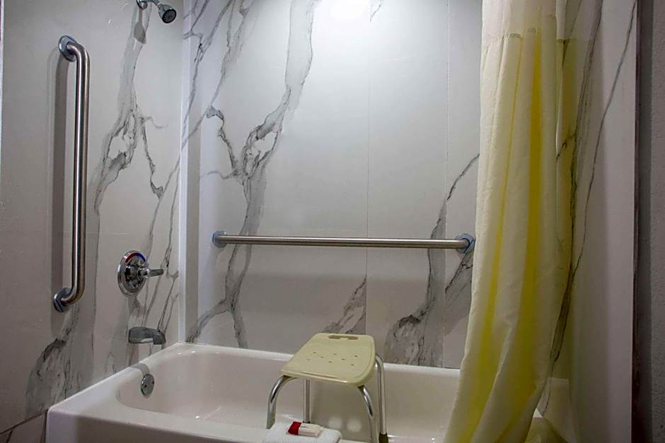 Days Inn by Wyndham Mobile I-65