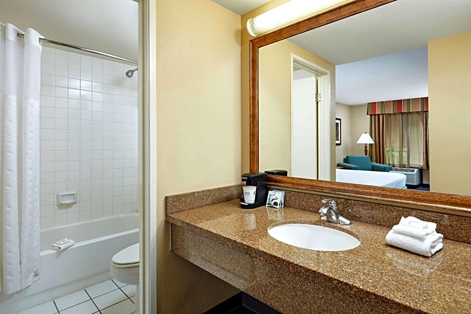 La Quinta Inn & Suites by Wyndham Thousand Oaks Newbury Park