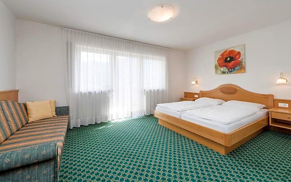 Saldur Small Active Hotel