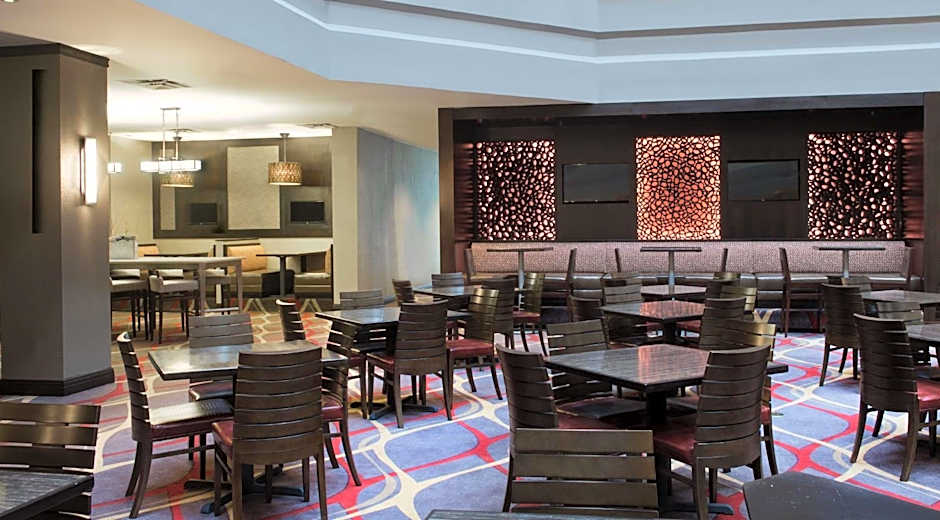 Embassy Suites by Hilton Dulles Airport