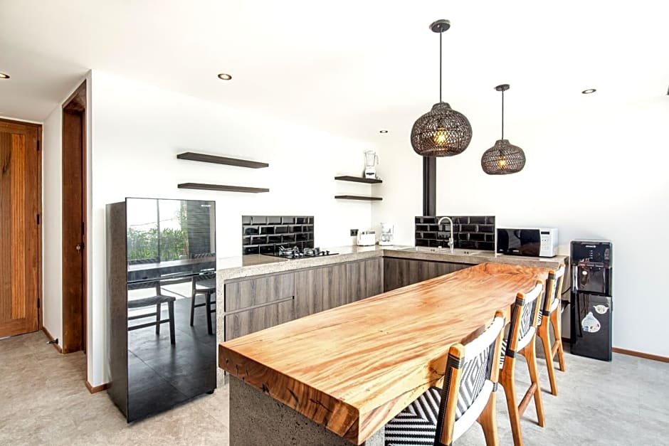 Contemporary Loft 200m From Canggu Shoreline