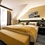 COURT Hotel