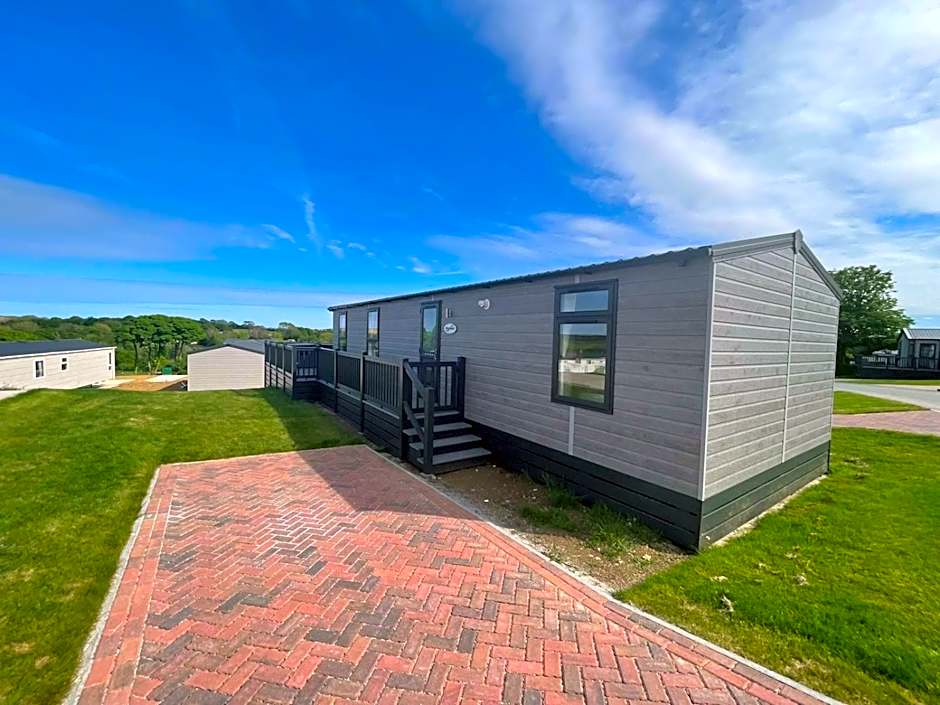 Luxury 6 Bed Lodge with Hot Tub