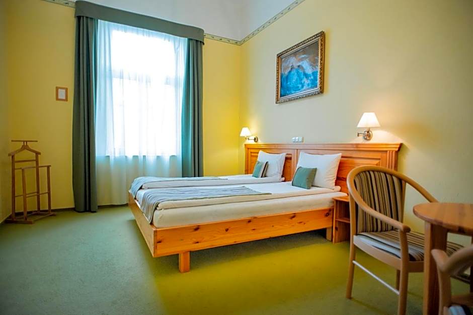 Hotel Manzard Panzio