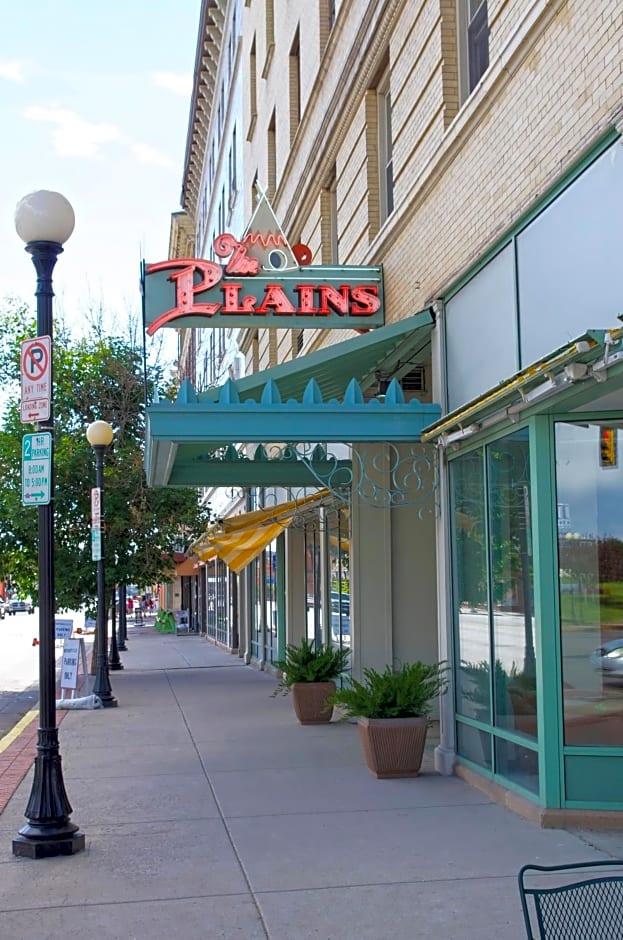 Historic Plains Hotel