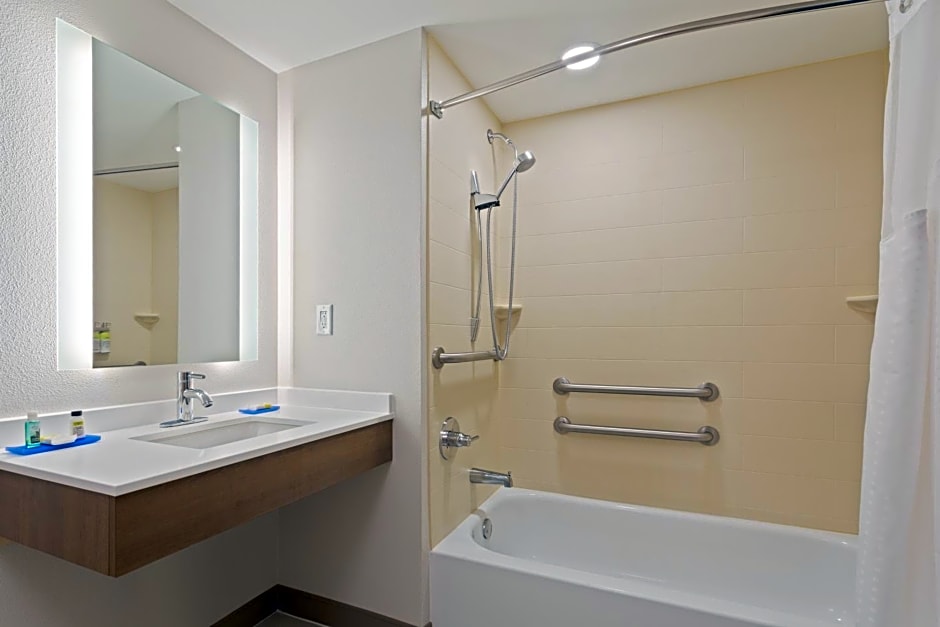 Holiday Inn Express Hotel & Suites Largo-Clearwater By IHG
