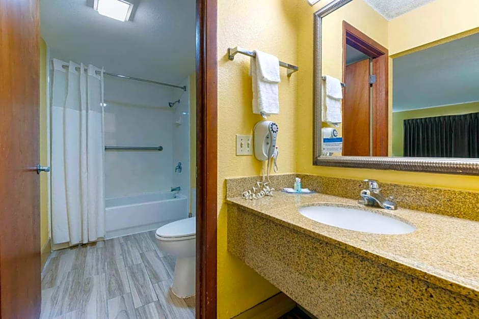 Quality Inn & Suites Mt Dora North