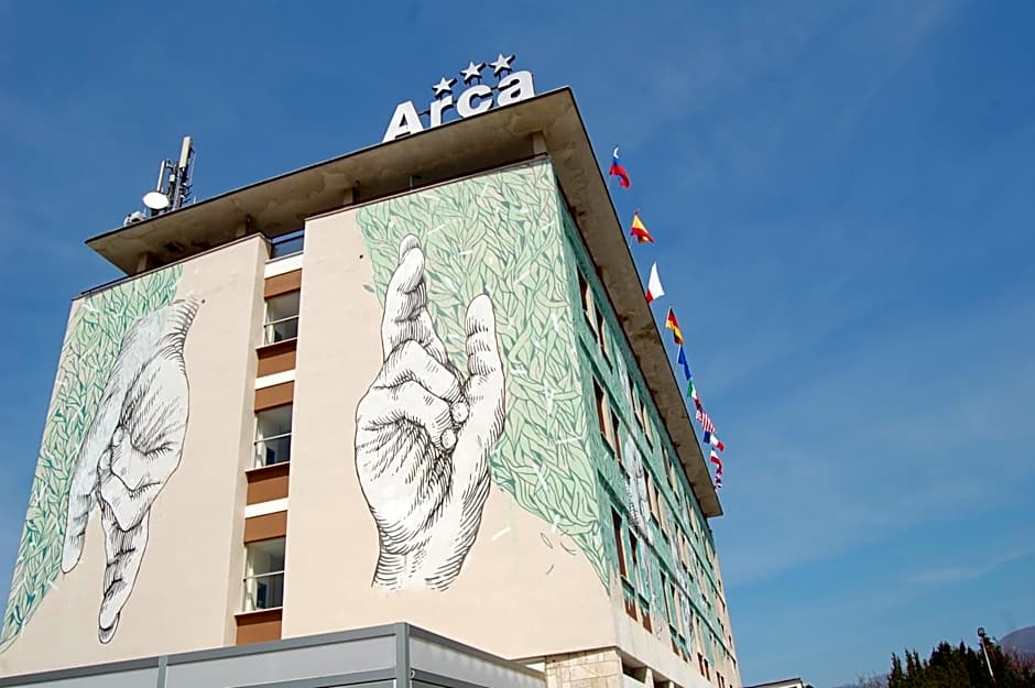 LH Hotel Arca Street Art