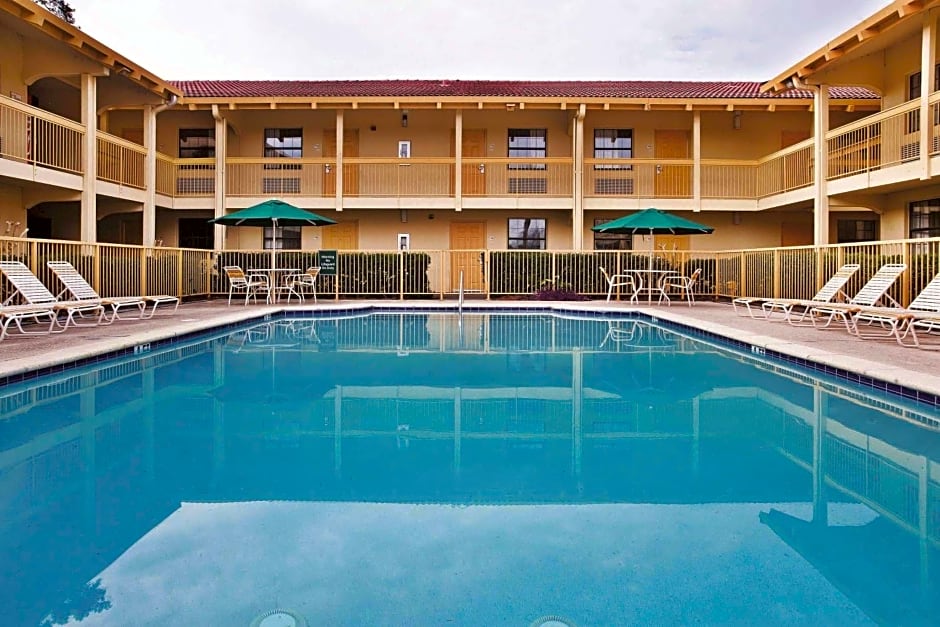 La Quinta Inn by Wyndham Savannah Midtown