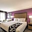 La Quinta Inn & Suites by Wyndham Cincinnati Sharonville