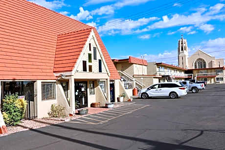 Super 8 by Wyndham Albuquerque Downtown