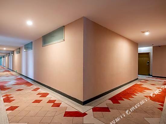 Borrman Hotel (Guangzhou Xinshi Baixin Plaza Qifu Road Branch)
