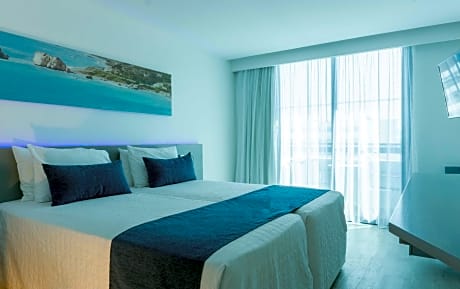 Superior Twin Room with Side Sea View
