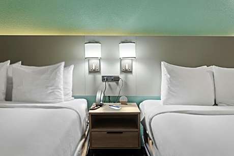 2 Queen Beds, Suite, Nonsmoking