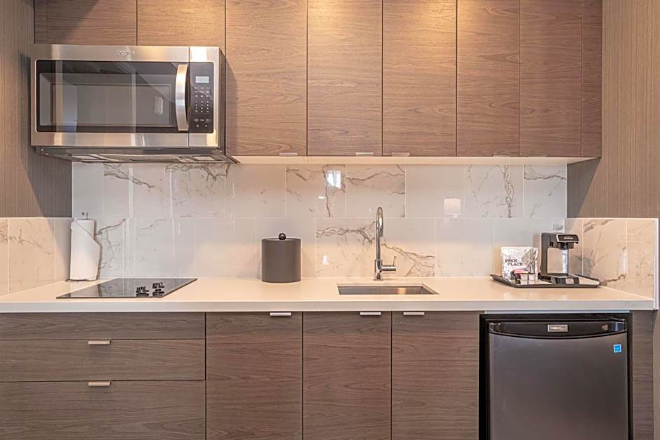 Sandman Signature Ottawa Airport Hotel