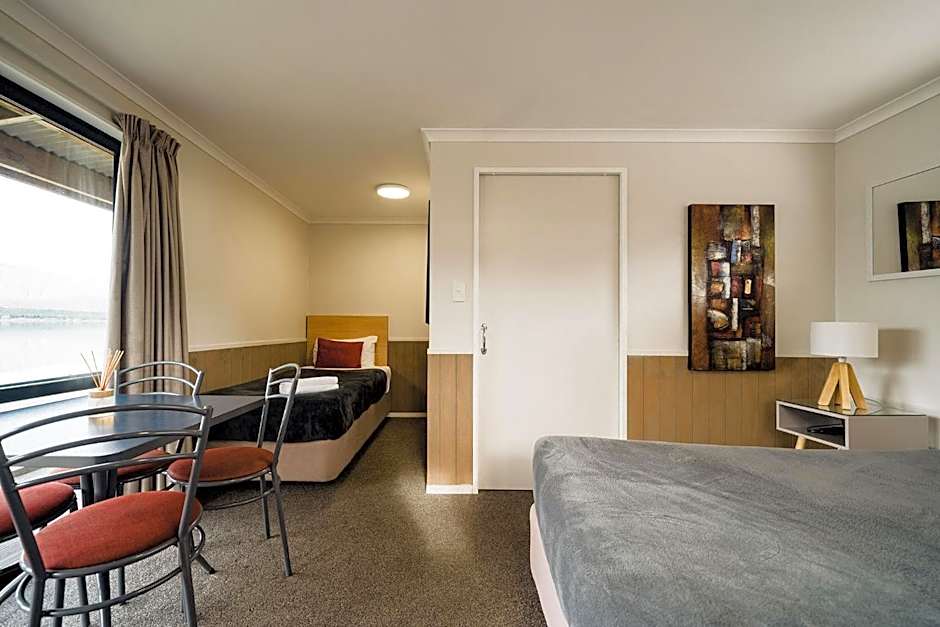 Lakes Edge Holiday Park