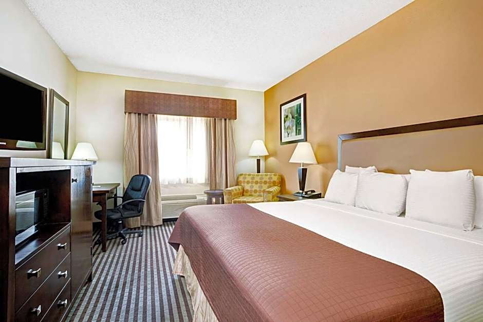 Baymont by Wyndham Dallas/ Love Field