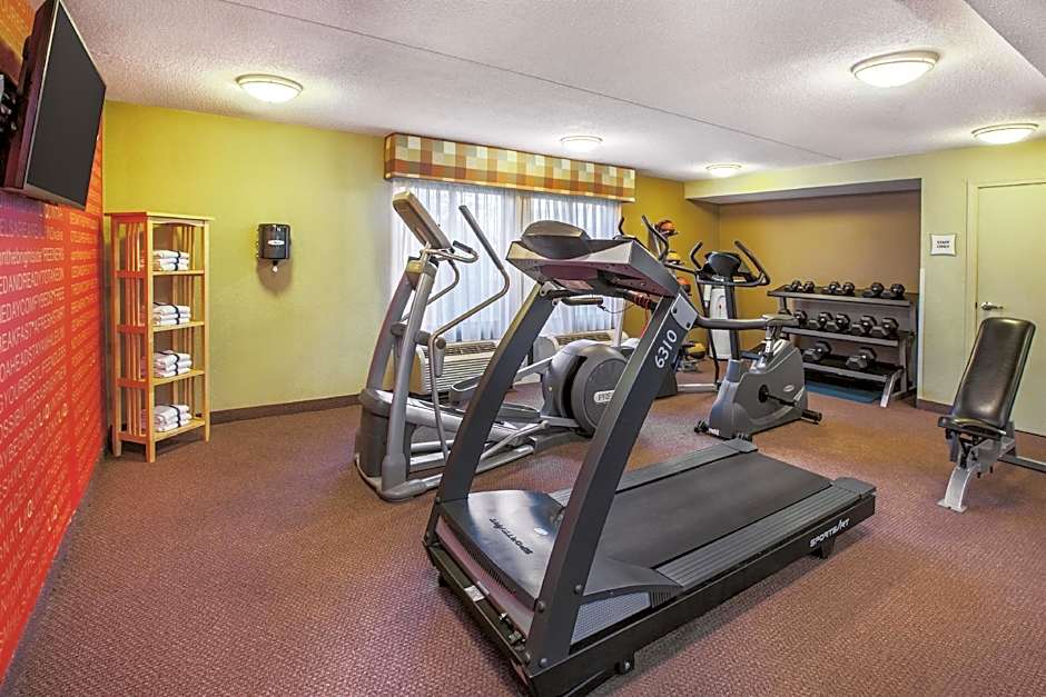 Ashbourne Hotel Canton/Hall of Fame I-77