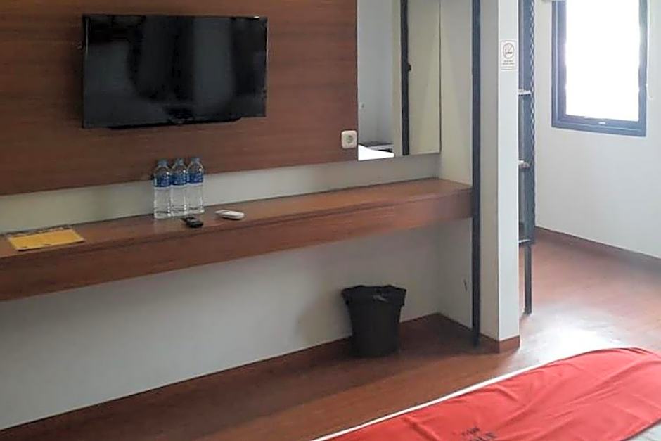 RedDoorz Plus @ Doorman Guest House