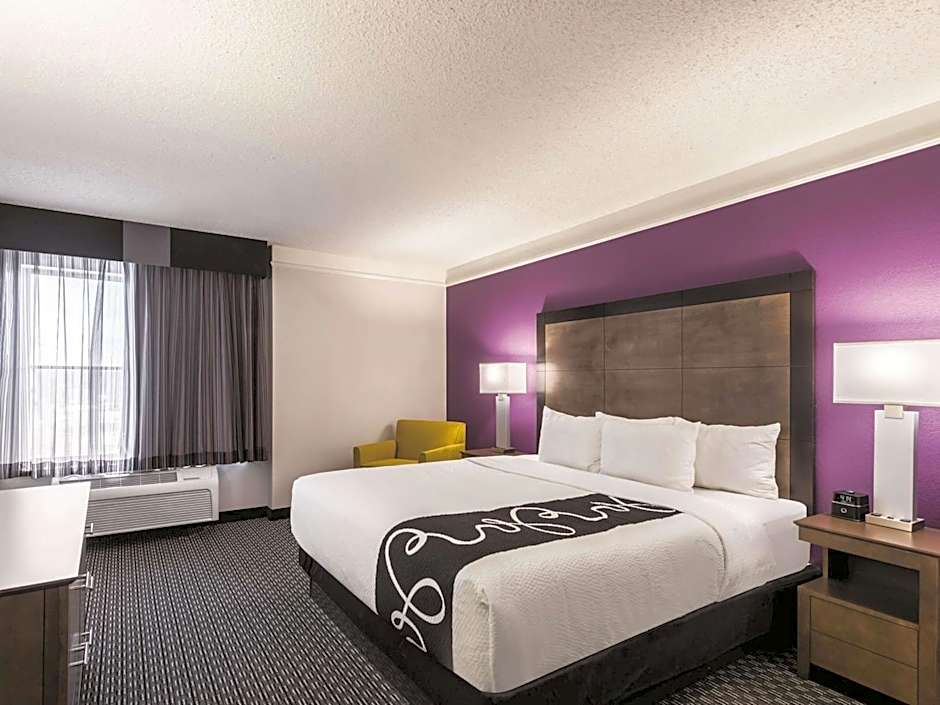 La Quinta Inn & Suites by Wyndham Cincinnati Sharonville