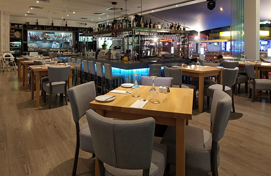 Melpo Antia Luxury Apartments & Suites