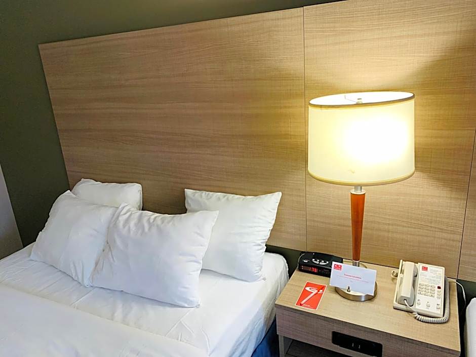 Econo Lodge Quebec Airport