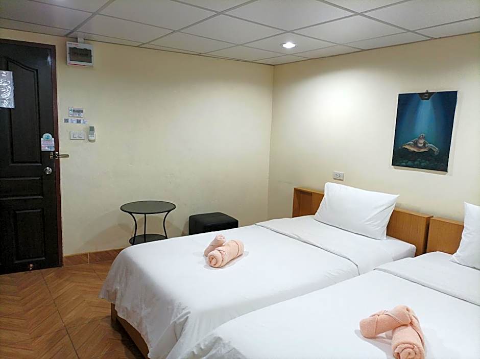 Double D Rooms & Cafe