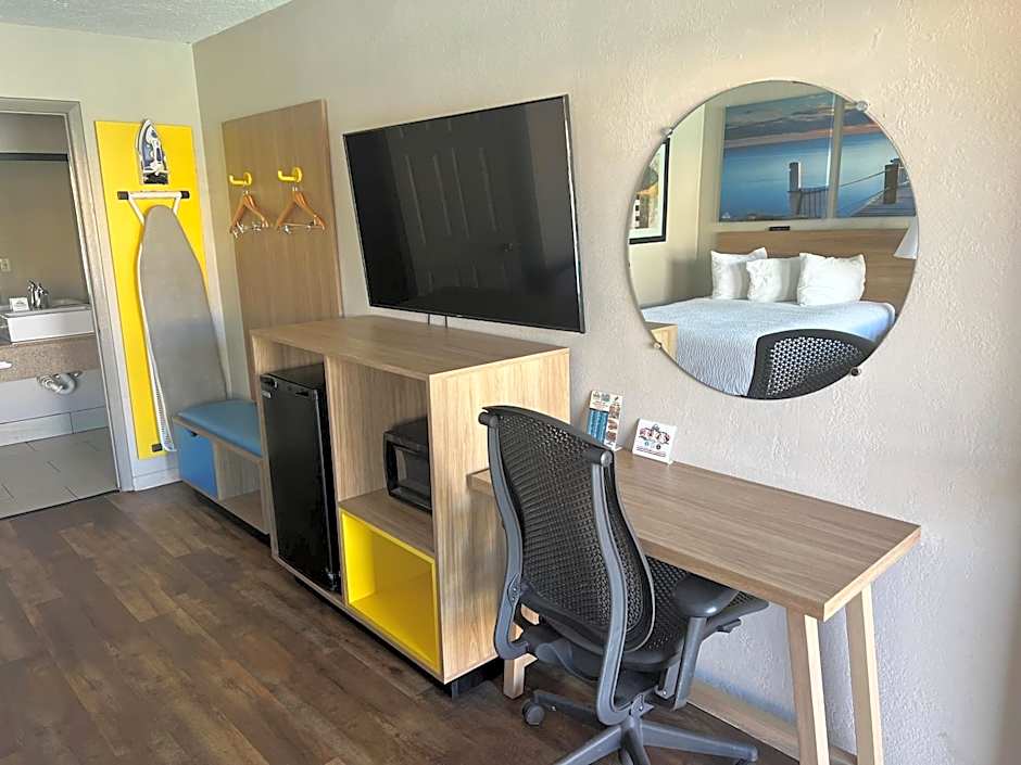 Days Inn by Wyndham St. Petersburg Central