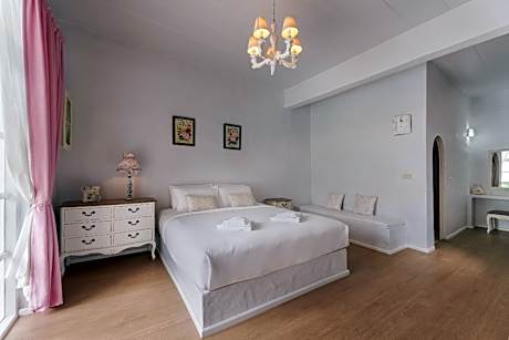 Pool Access - King bed