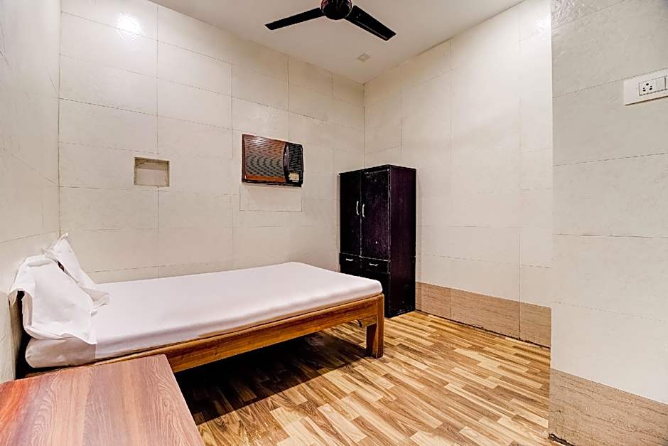 Sargam Lodging And Boarding by OYO Rooms – Bombay/ Mumbai, KY