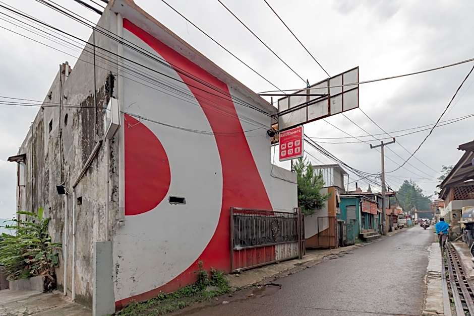 RedDoorz near Cikole Lembang