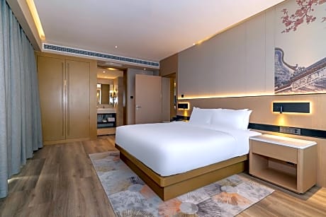 One-Bedroom Deluxe King Suite
