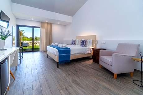 Deluxe Double Room with Garden