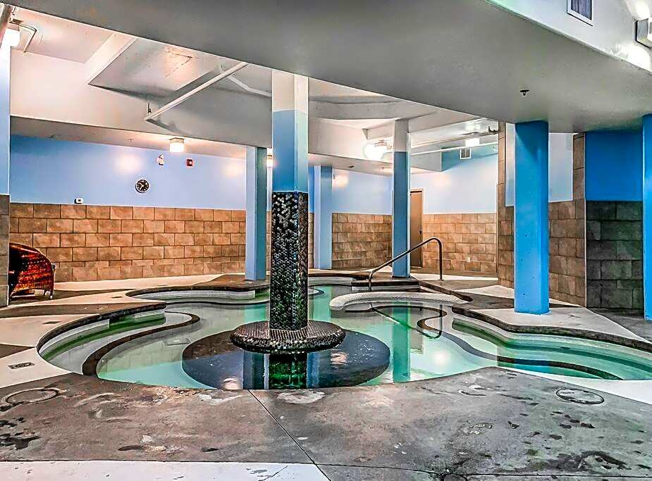 Gorgeous Mountain Condo - Hot Tub & Pool managed by Little Sister Getaways