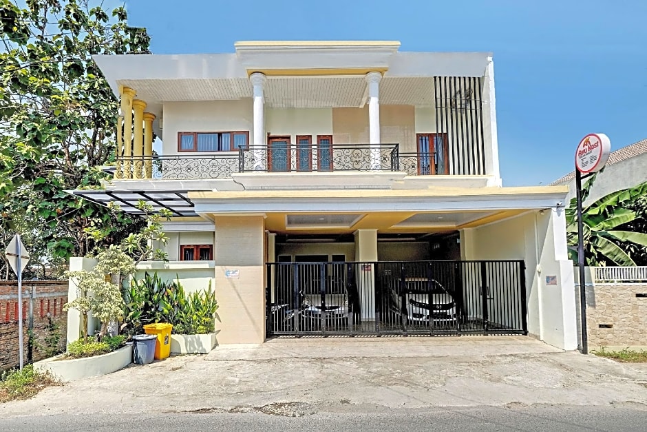 OYO Life 92935 Ayu Kost Eksklusif