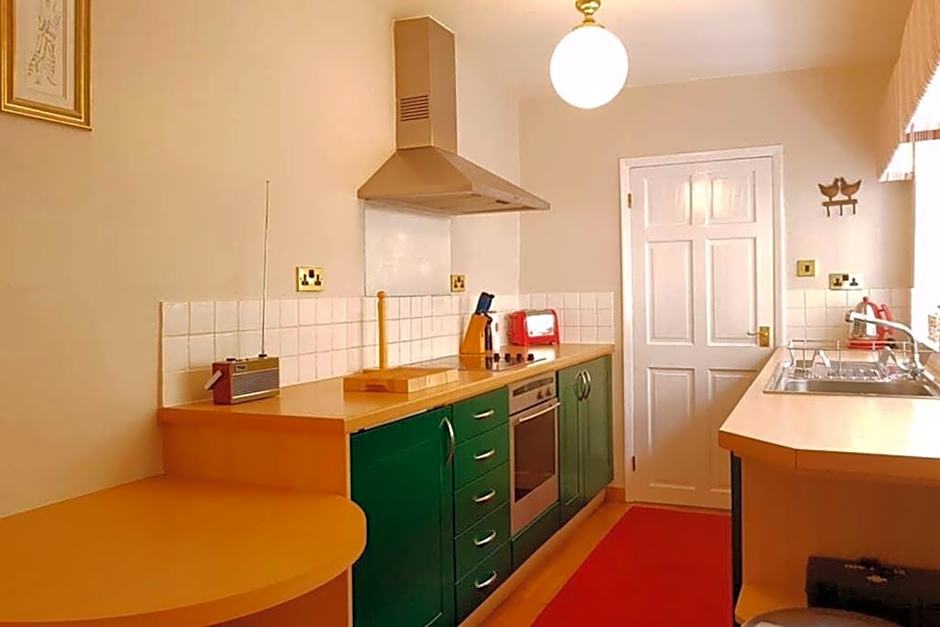 No 6 The Square Tearooms & Accommodation