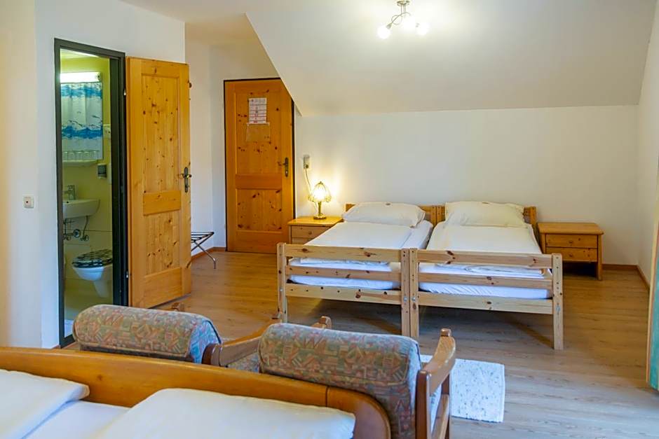 Hotel & Hostel Sandwirt