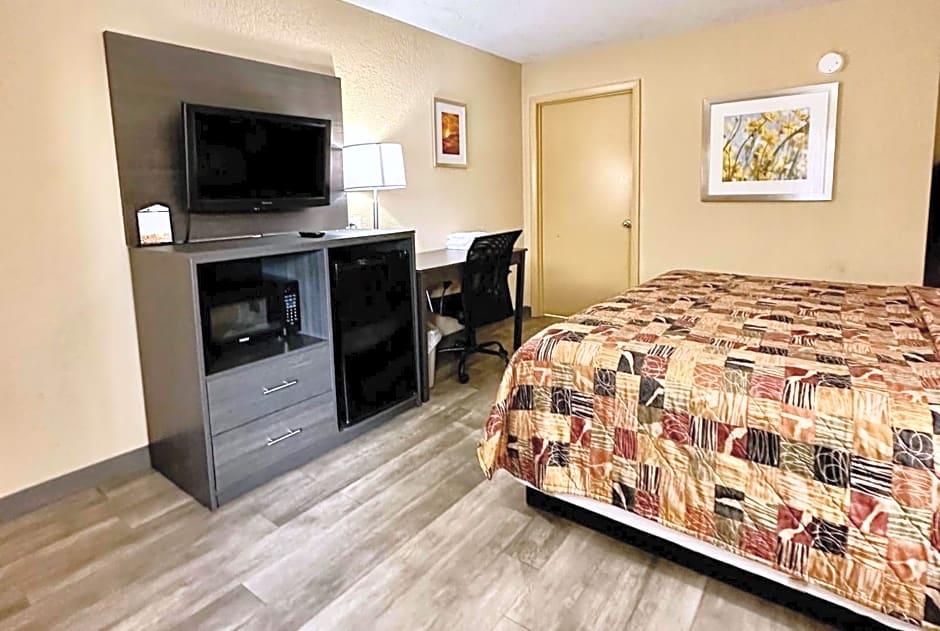 Days Inn by Wyndham Charlotte Northlake