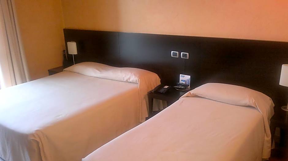 Photo 1 of 6 of Quadruple Room