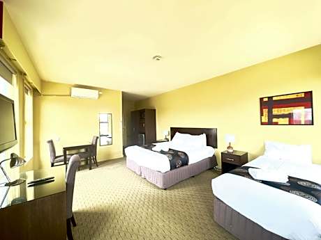 Family Queen Room - Non-Smoking