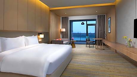 Premium King Room with Lake View
