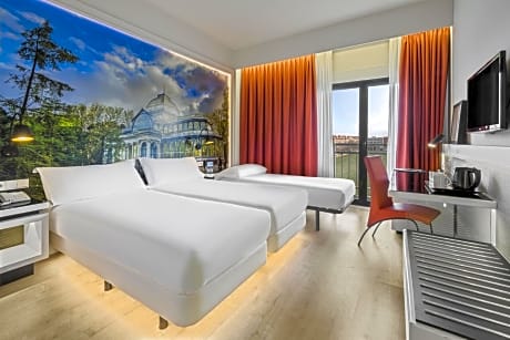 Family Room (2 Adults + 1 Child)