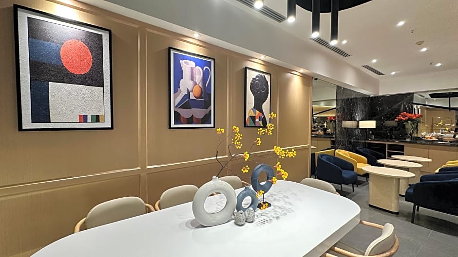 Ramada by Wyndham Bangkok Sukhumvit 11