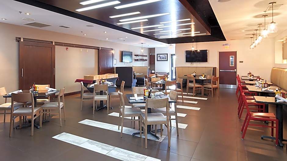 Holiday Inn & Suites Stockbridge/Atlanta I-75 by IHG