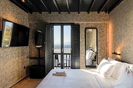 Deluxe Double Room with Balcony and Sea View