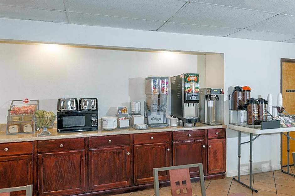 Super 8 by Wyndham Pompano Beach