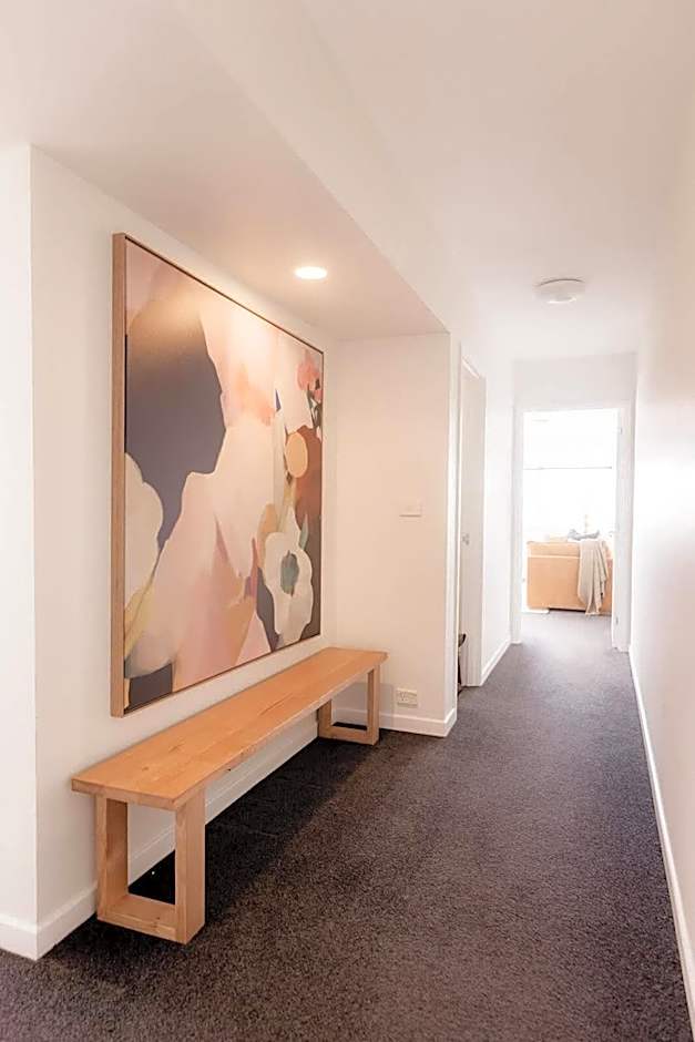 Battery Point apartment with river views