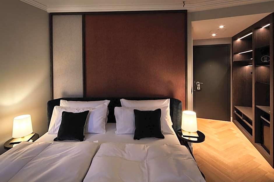 Clounys Hotel